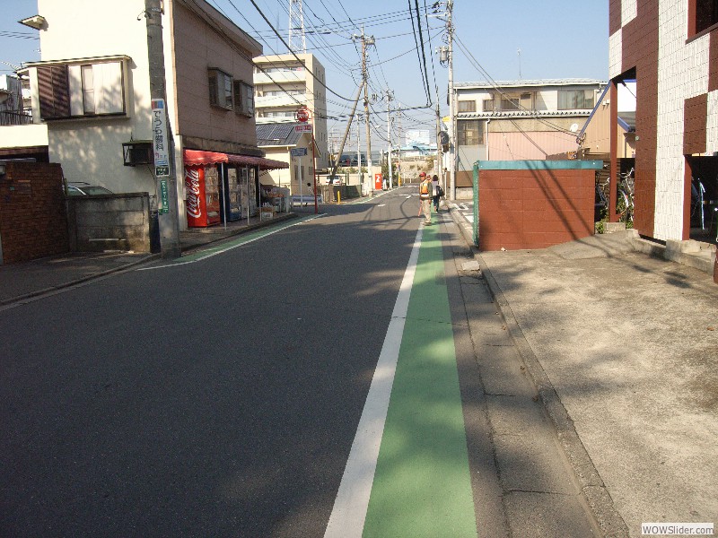 松屋横道路