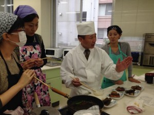 プロ調理人招き和食文化セミナー／食物栄養学科の学生がアシスタント