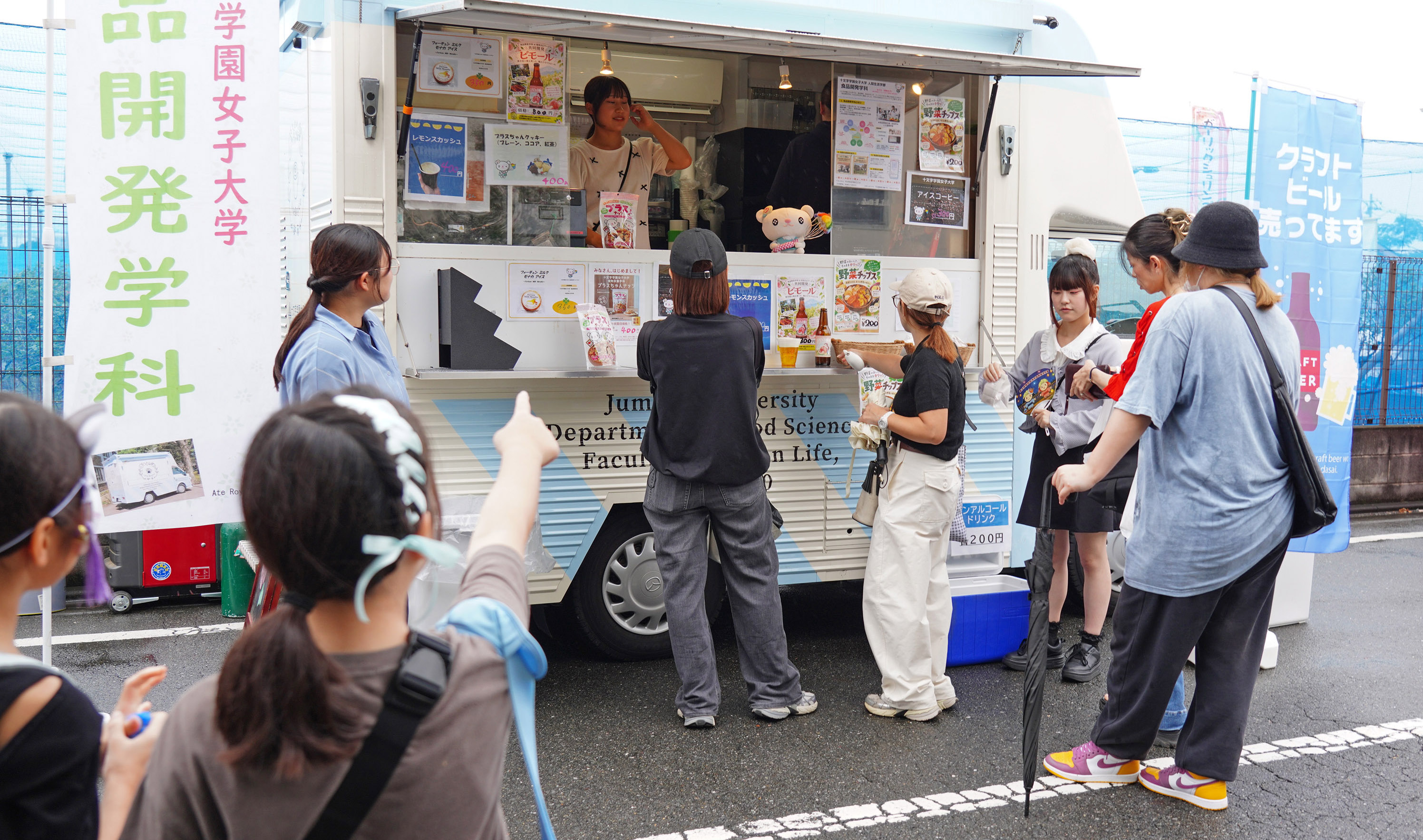 食品開発学科が「大江戸新座まつり2026」にキッチンカーを出店！学生が学科開発商品をアピールしました