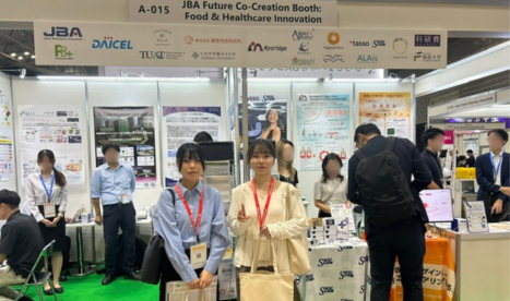 食品開発学科の辻 典子 教授とゼミ生2名が「BioJapan 2026」に参加しました