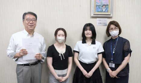 10月6日（火）第15回「学長と学生の交流会」開催：滝島ゼミの学生たちが、学長に桐華祭「キャンパスプラス2」公開収録へのゲスト出演について依頼